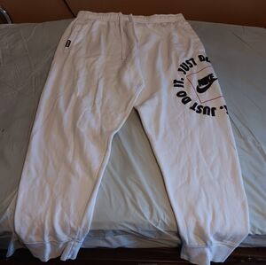 Nike Black and White Joggers Relaxed Fit